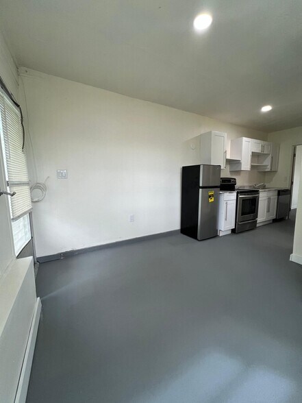 Proof of income and credit report - 6980 NW 25th St