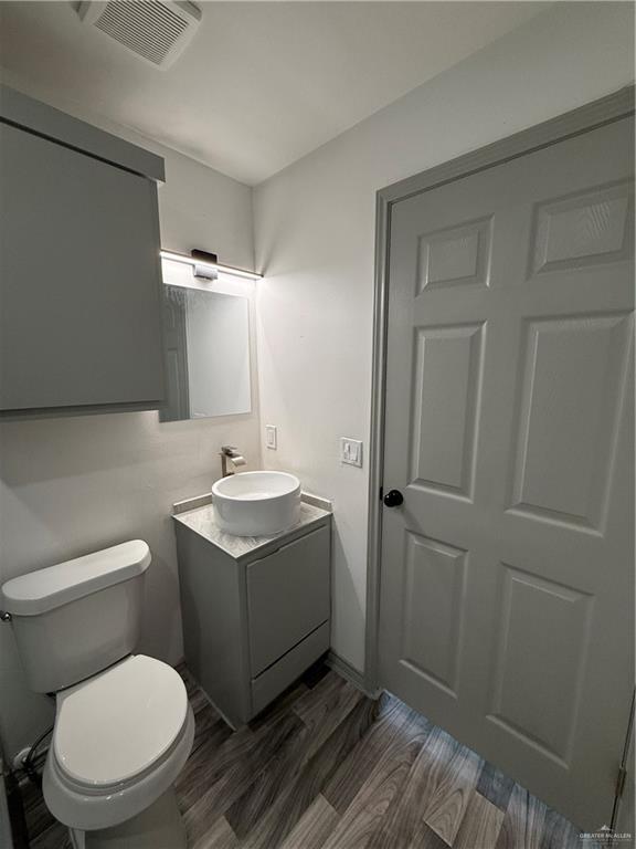 Building Photo - 8 Miller Ave