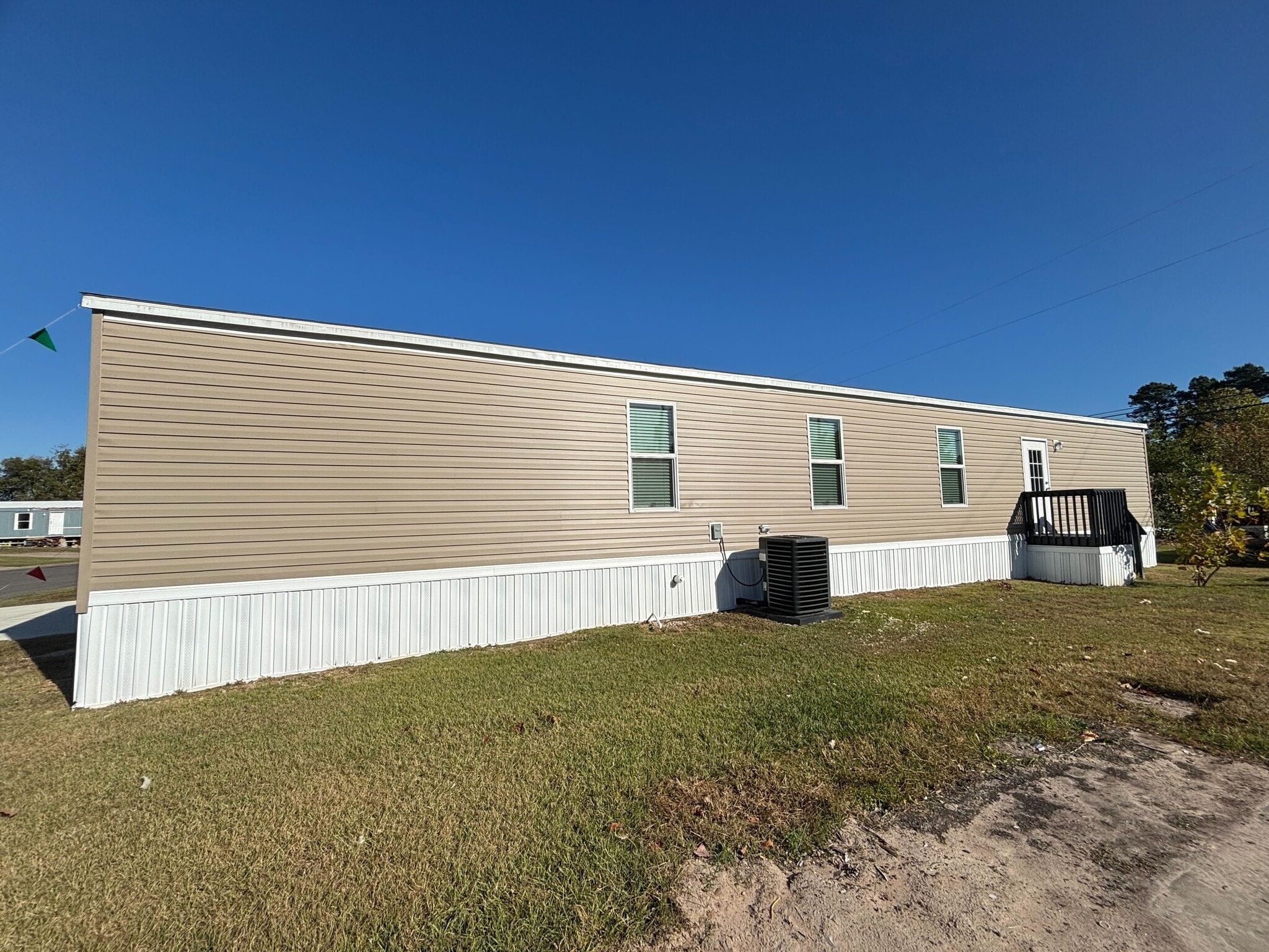 Building Photo - 204 Linda St