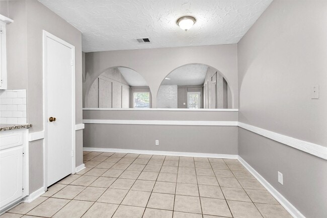 Building Photo - 23914 Spring Gum Dr