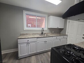 Building Photo - Newly updated 3 bedroom 1 bath house in Upper Hill!