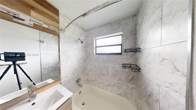 Building Photo - 2211 Cleveland St