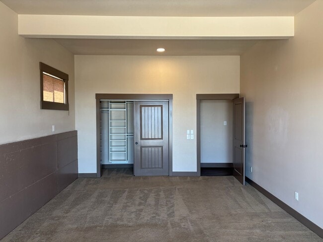 Building Photo - Single Story Home with Great Views!