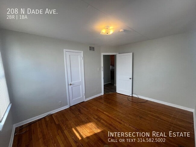 Building Photo - 208 N Dade Ave