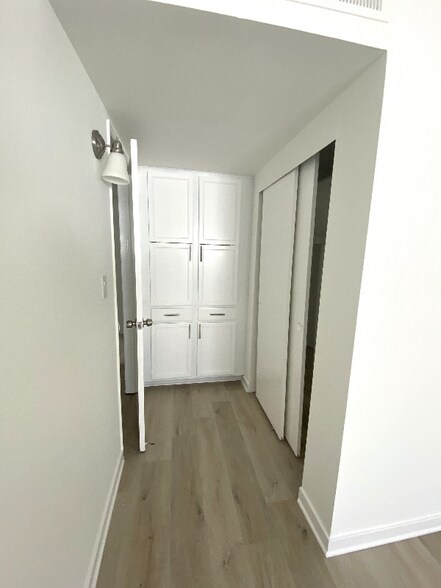 Building Photo - 5335 Yarmouth Ave