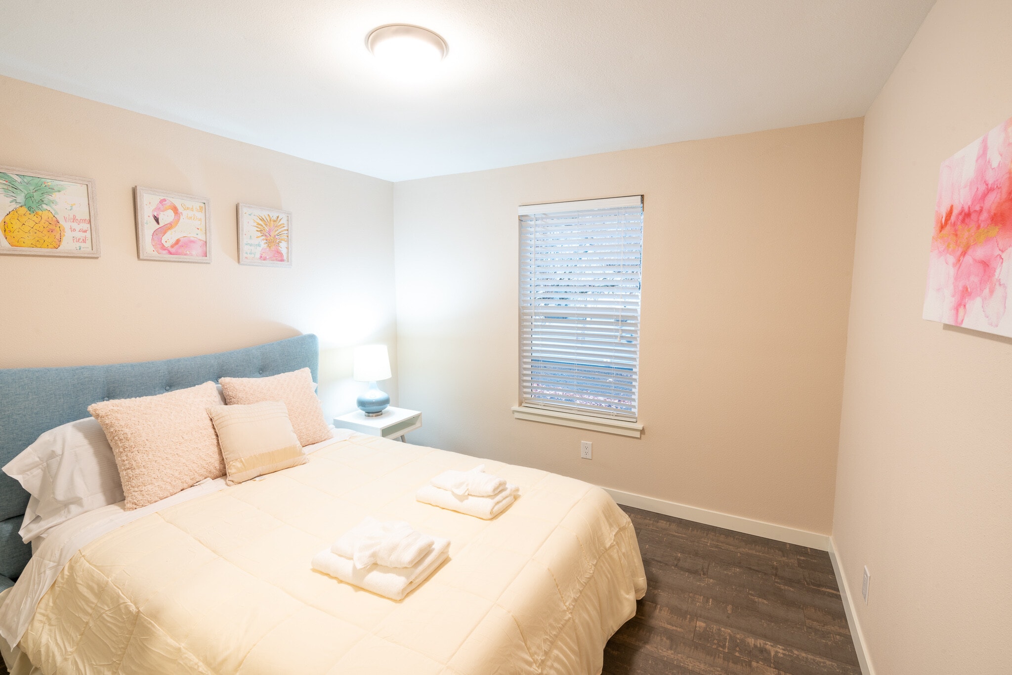 Building Photo - 8985 SW Center St