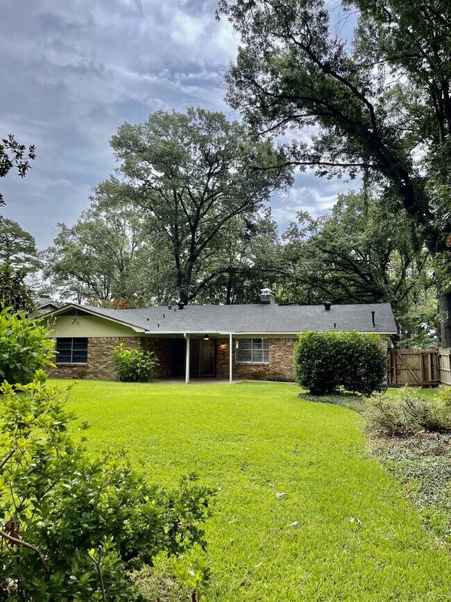 Building Photo - South Tyler! Beautifully Updated 3 Bedroom...