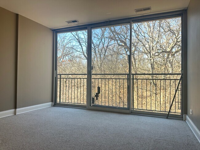 Building Photo - 5830 Oakwood Dr