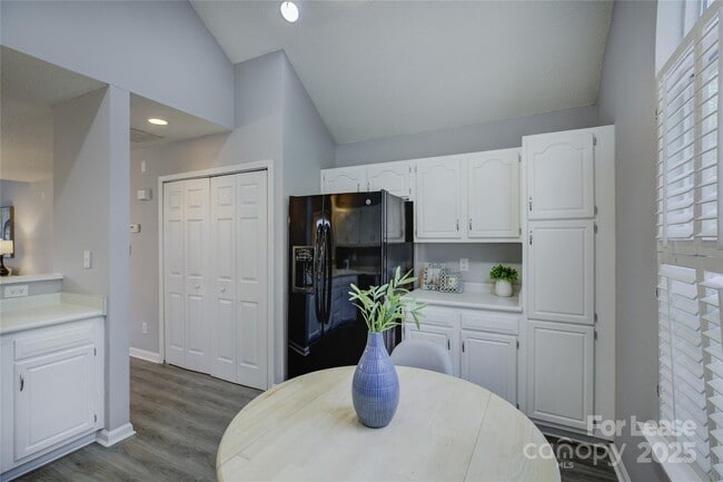 Building Photo - 9014 Roseton Ln