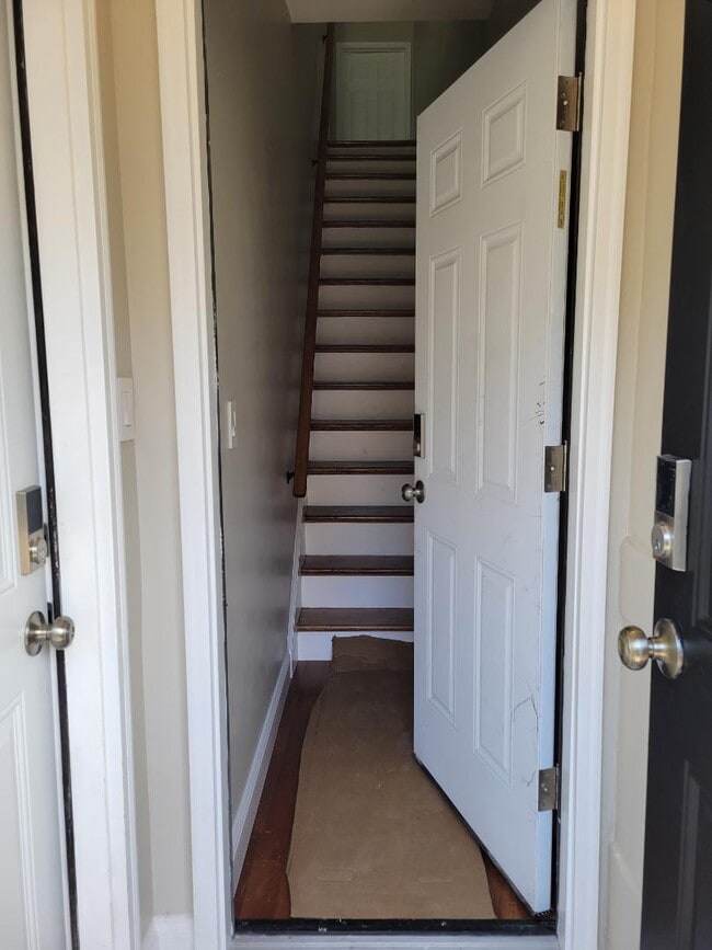 Building Photo - 3140 N Rosewood St