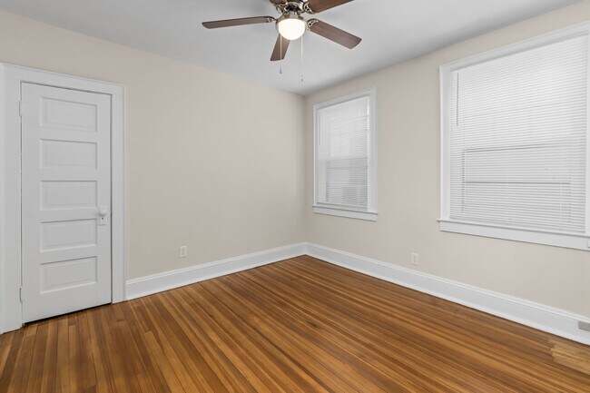 Building Photo - True Ghent Beauty 2/1 Move in Now