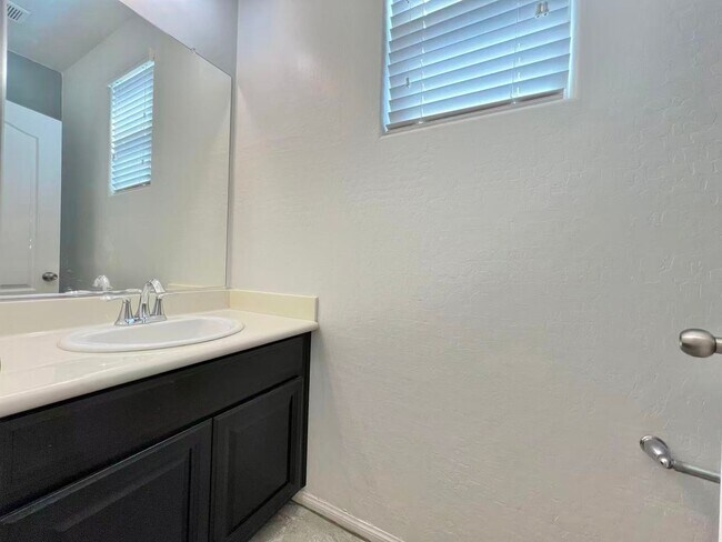 Building Photo - 930 Safe Sapphire Way