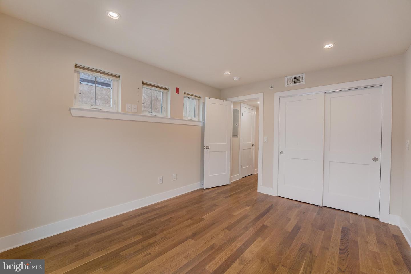 Building Photo - 1821 Carpenter St