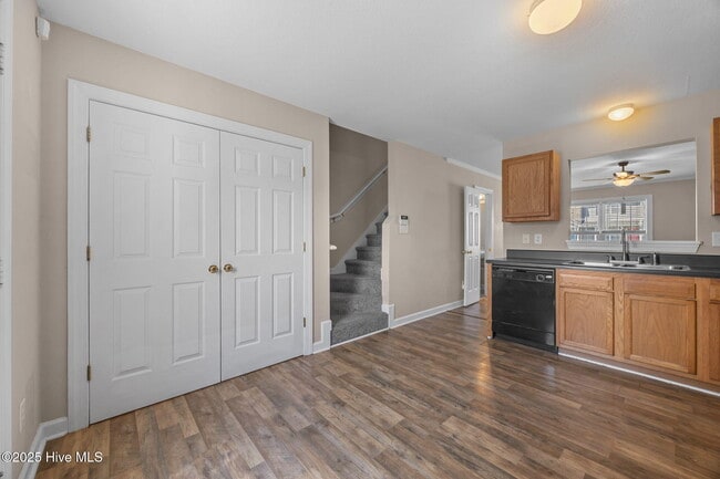 Building Photo - 911 Springwood Dr
