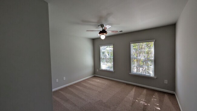 Building Photo - 4848 Pepper Dr