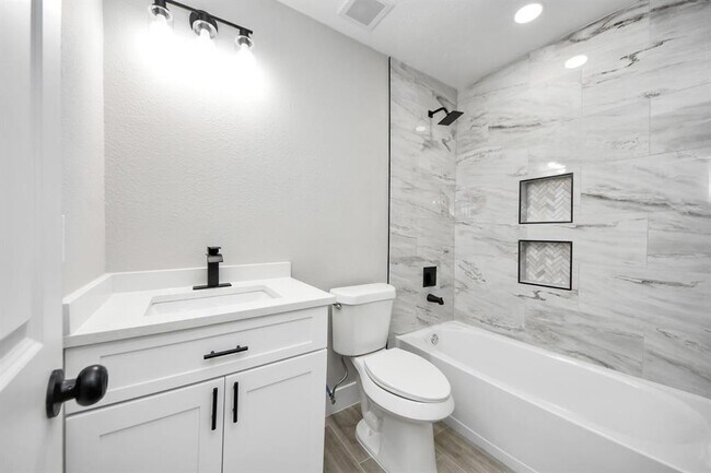Building Photo - 14810 Scotter Dr