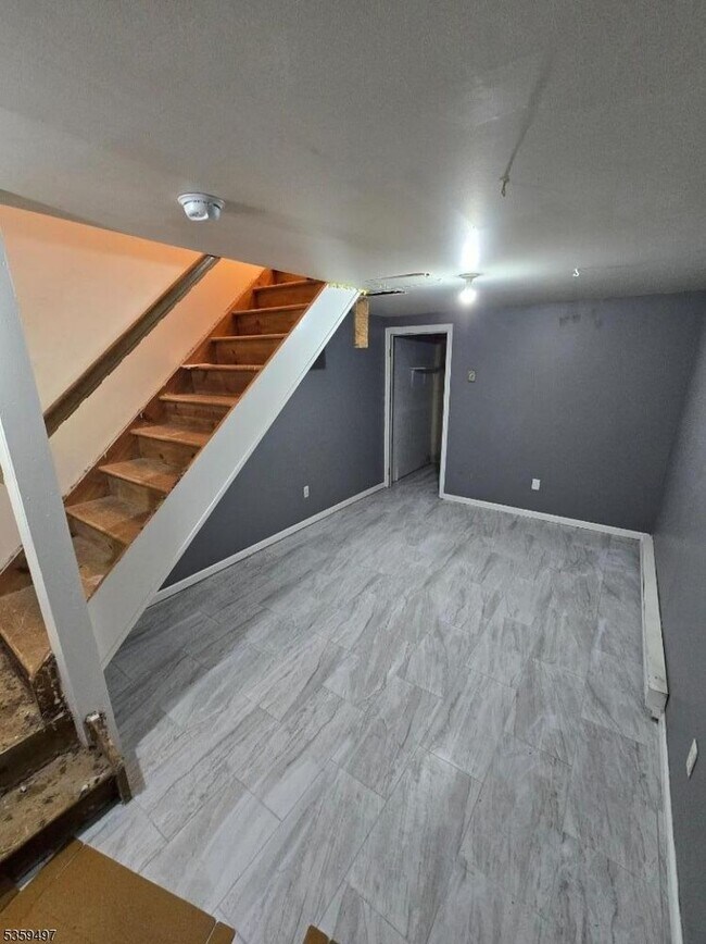 Building Photo - 125 Hemlock Hill