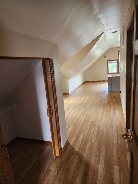 Building Photo - 750 Geranium Ave E