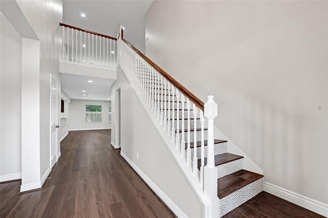 Building Photo - 5914 Shadow Creek Ct