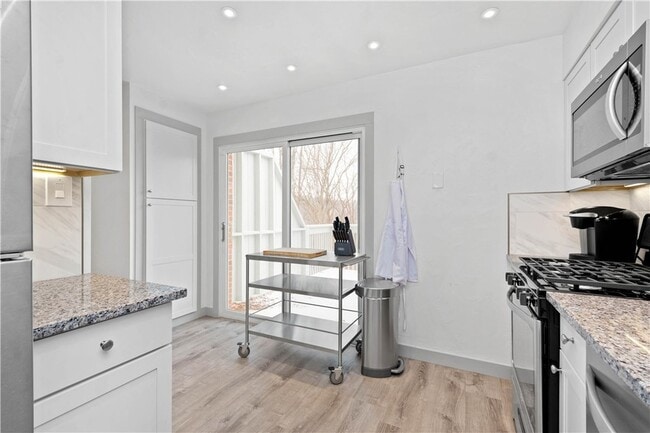 Building Photo - 236 S Grandview Ave