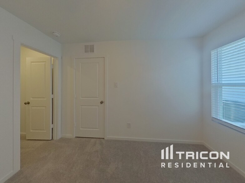 Building Photo - 10720 Cowhide Ln