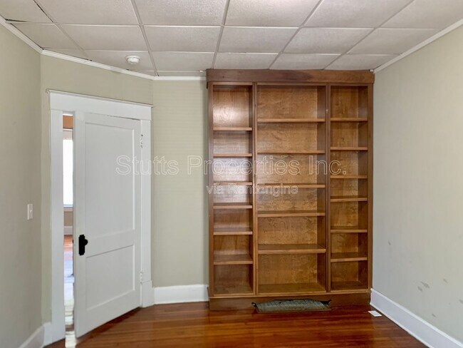 Building Photo - 409 N Poplar St