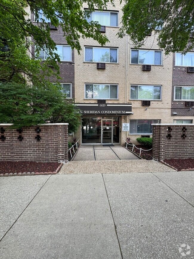 Building Photo - 6619 N Sheridan Rd