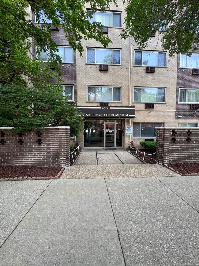 Primary Photo - 6619 N Sheridan Rd