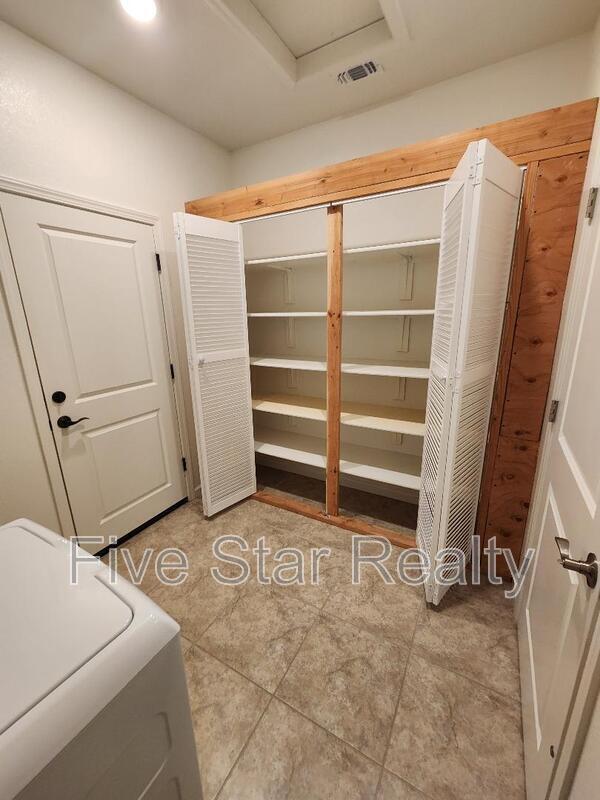 Building Photo - 1123 Ballantine Wy