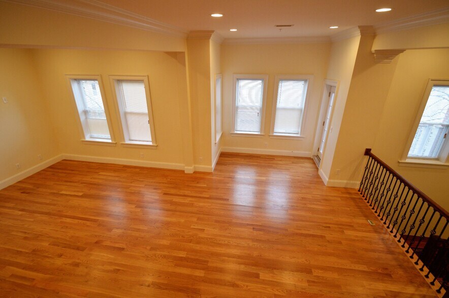 Building Photo - 74 Browne St