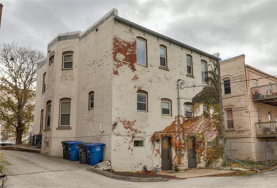Building Photo - 812 Des Moines St