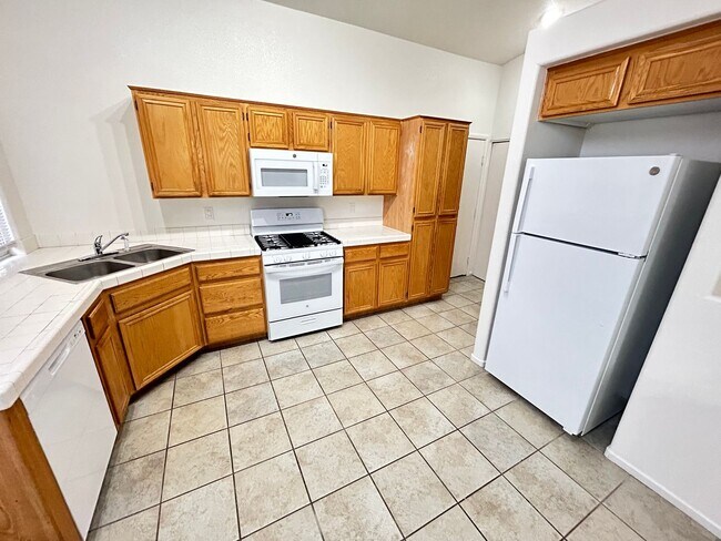 Building Photo - Welcome Home! Charming 3 Bedroom, 2 Bath, ...