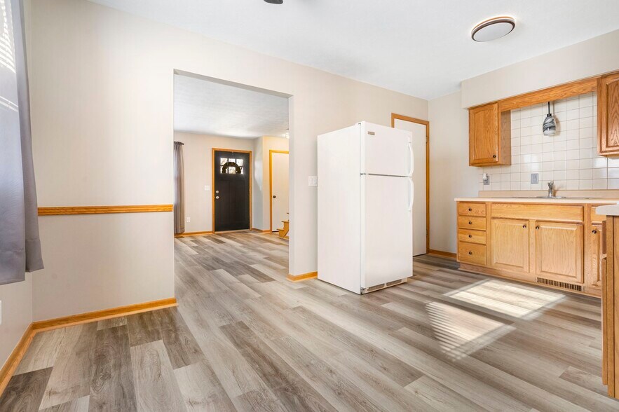 Building Photo - 2601 S Seneca Ave