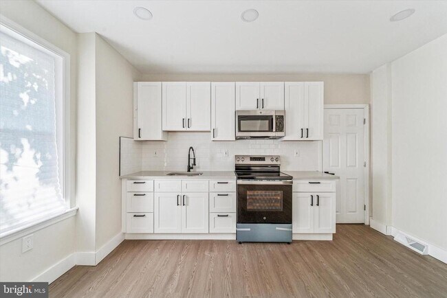 Building Photo - 5712 Lena St