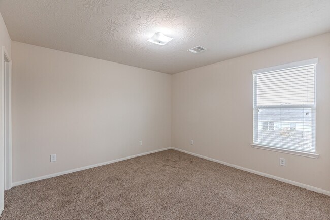 Building Photo - 21611 Falvel Misty Dr