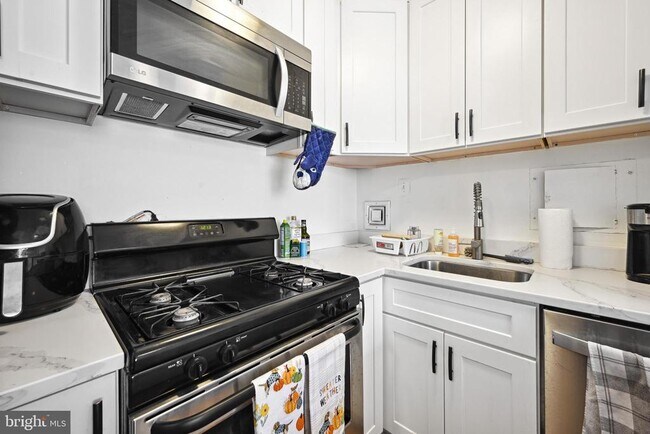 Building Photo - 950 25th St NW