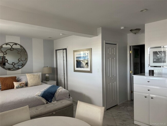 Building Photo - 2 Richmond Rd