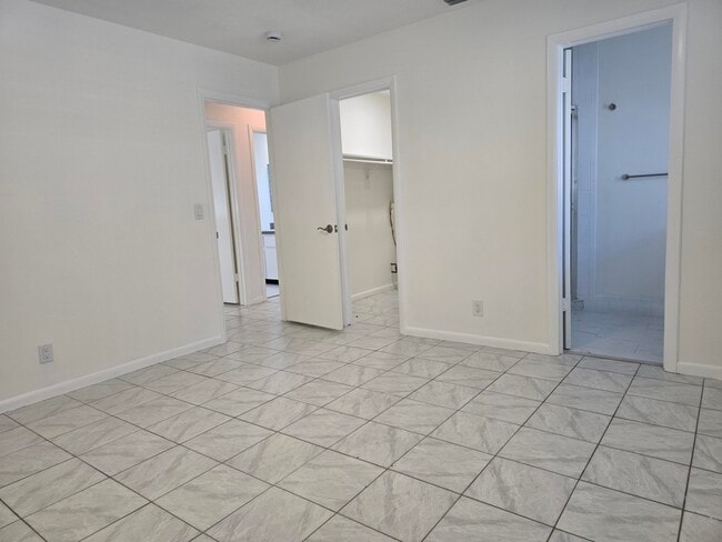 Building Photo - 800 Ibis Way
