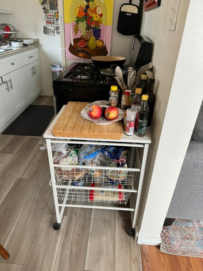 Kitchen - 545 N Hoover St