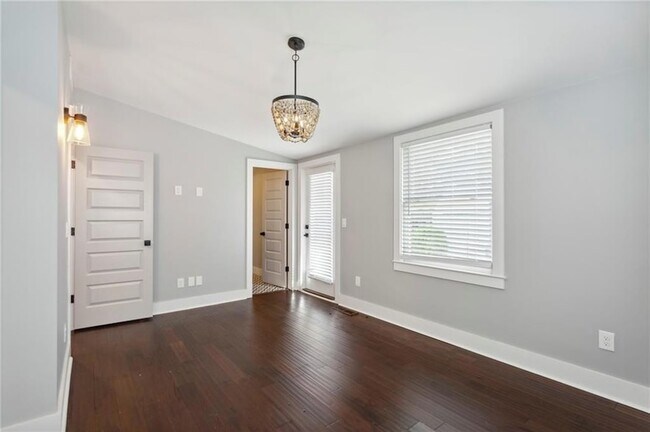 Building Photo - 3258 Highland Dr SE