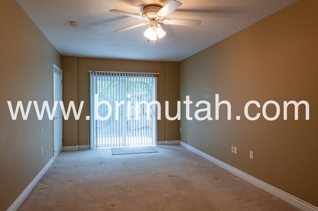Building Photo - 3075 E Kennedy Dr