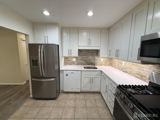 Building Photo - 95 Sapphire Ln