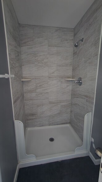 1st bedroom bathroom stand in shower - 40 Northern Dr