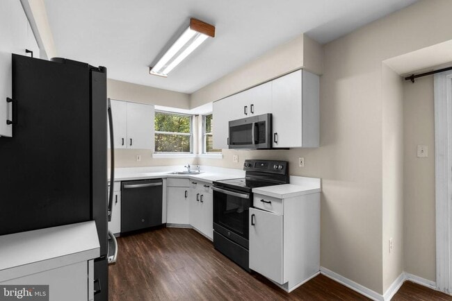 Building Photo - 7745 Chatfield Ln