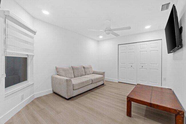 Building Photo - 5097 Windsor Parke Dr