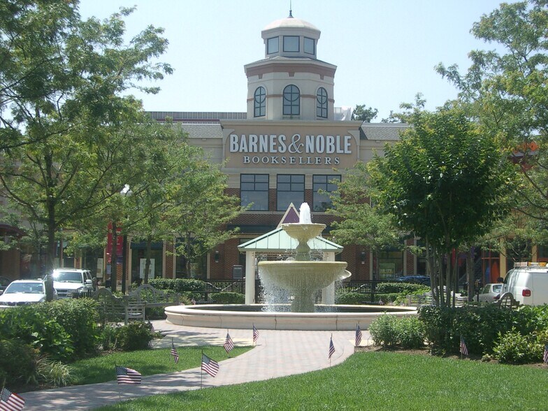 Nearby Retail - 2001 15th St North
