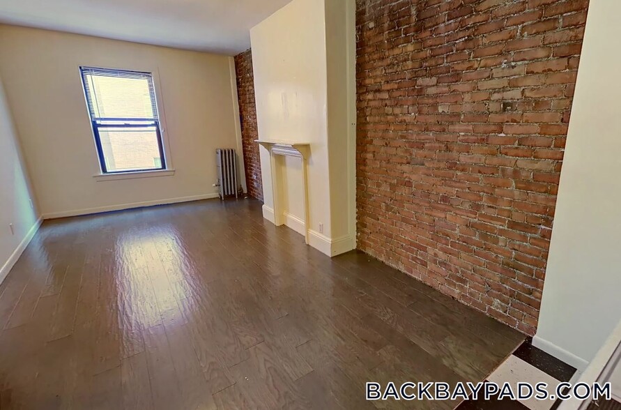 Building Photo - 270 Newbury St