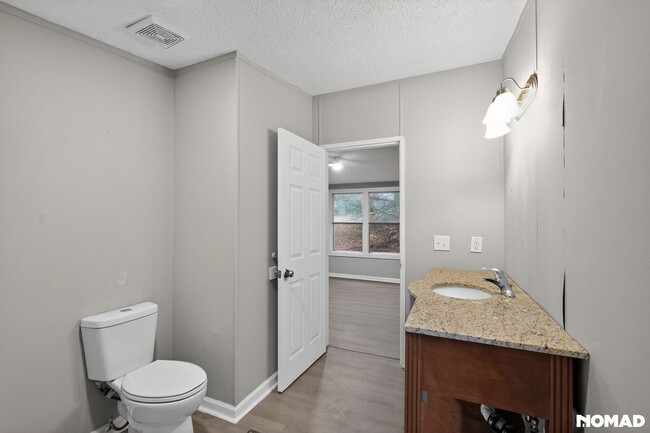 Building Photo - 5431 Pembrooke Dr