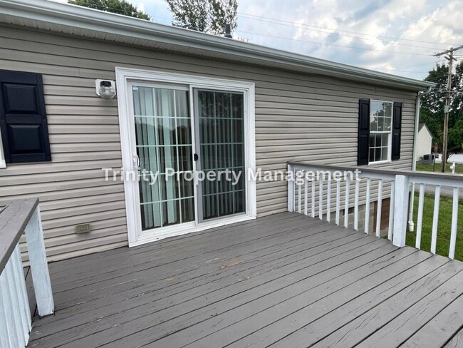 Building Photo - 170 Stratford Dr