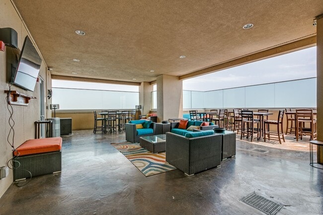 Building Photo - GORGEOUS FURNISHED CONDOMINIUM WITH GREAT ...